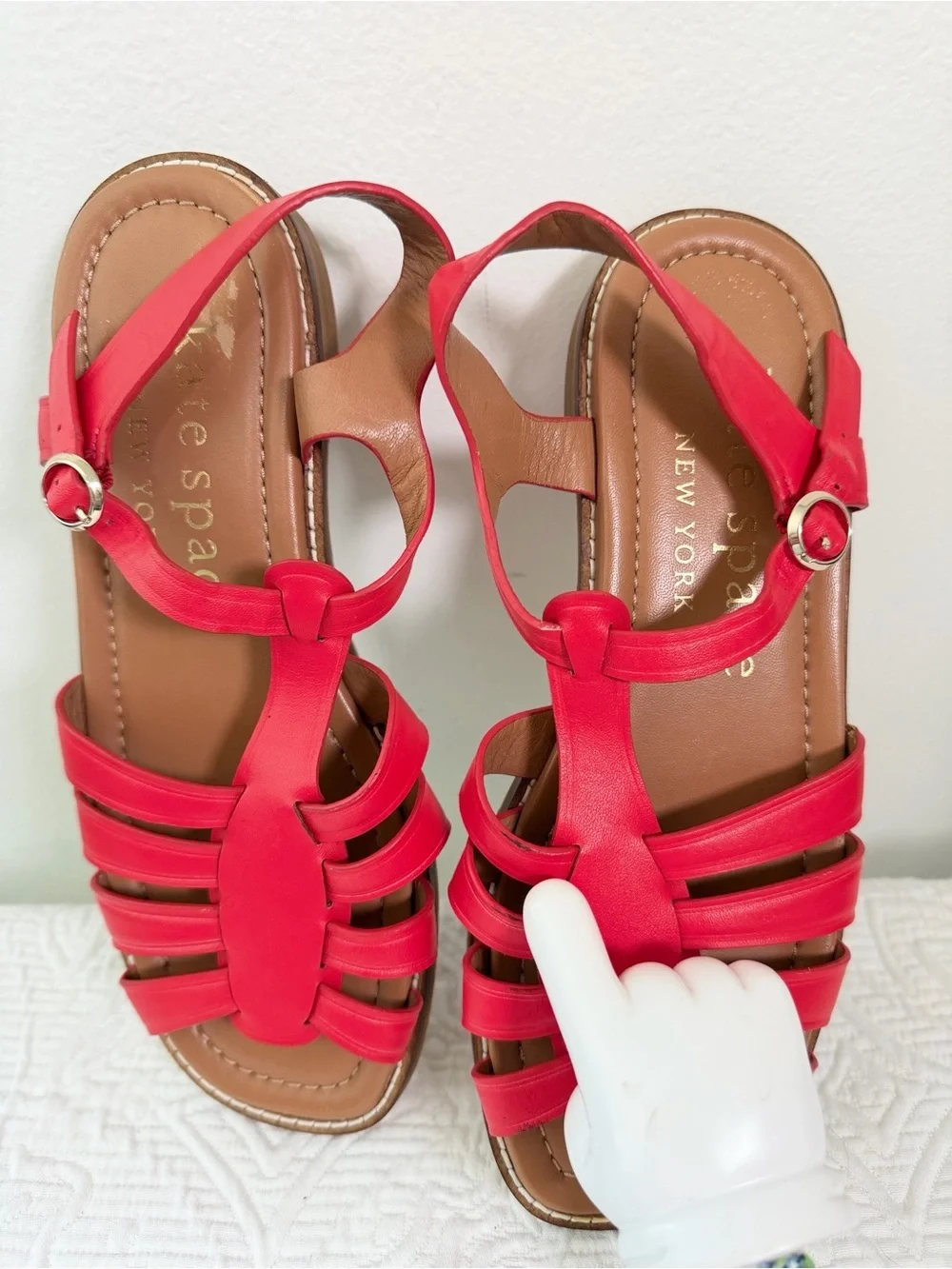 Kate Spade New York Wonder Neon Pink Flat Sandals NWOB 8